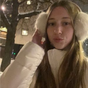 Meet your Posher, Adele